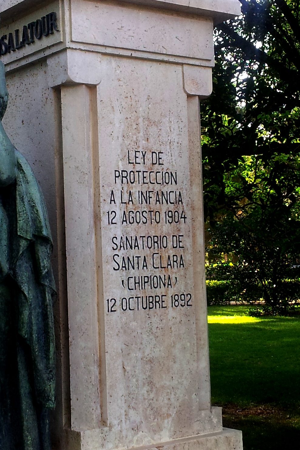 Manuela Tolosa Latour's monument, Parque del Retiro, Madrid - 05.jpg